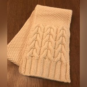 NWOT Pretty off-white Wool Scarf from the gap